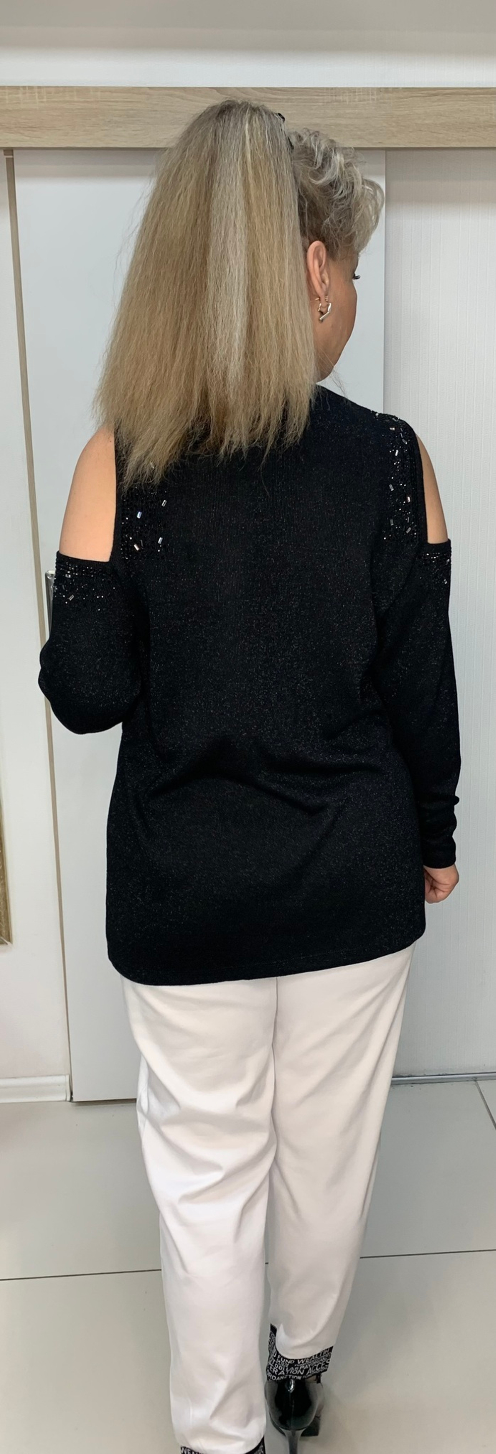 Черный джемпер со стразовым принтом