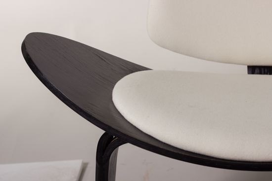 Кресло Shell темное дерево, белая экокожа