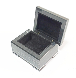 Шкатулка из яшмы и доломита 9-7-5.5см вес 470гр.