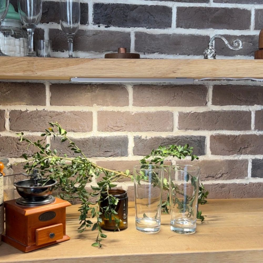 ULI-F40-5W-4200K SENSOR IP20 SILVER Светильник линейный светодиодный ультратонкий. с бесконтактным выключателем. 300Х30х8мм. 210Lm. Серебристый. ТМ Uniel