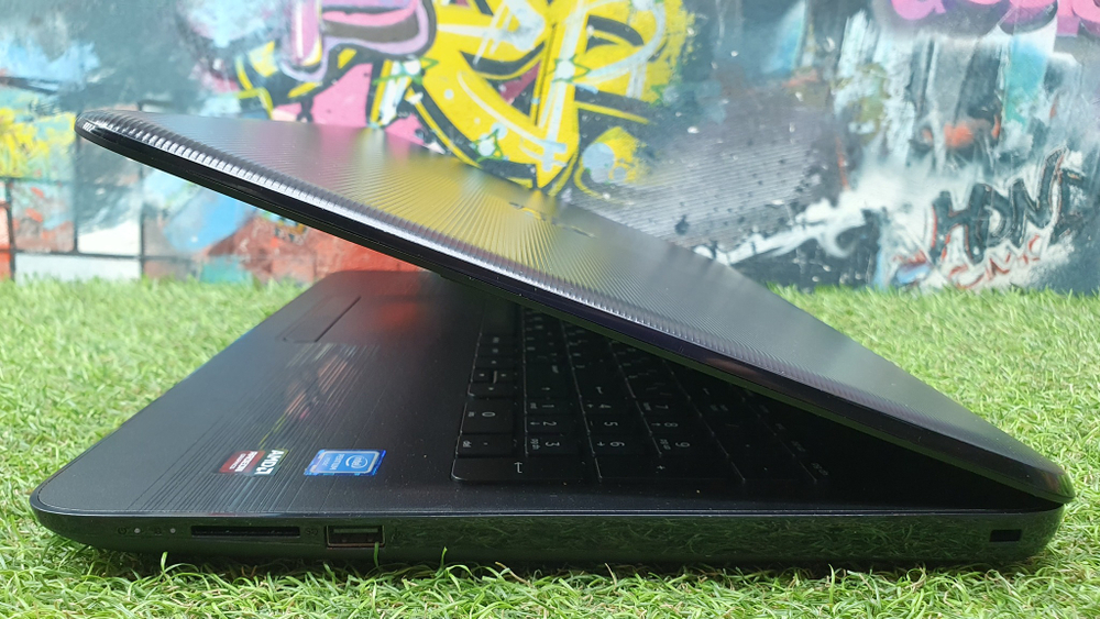 Ноутбук HP Radeon R5 M430 2Gb/4Gb/HDD 500Gb/ 15-ay044ur X5B97EA Windows 10 Home