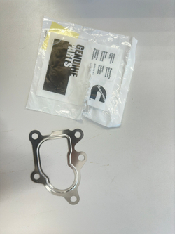 Прокладка выпускного патрубка ТКР (на 5  отверстий) (фигурная) ISF 2.8 (оригинал)