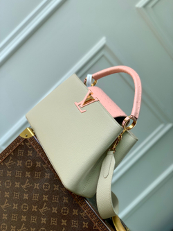 Louis Vuitton Capucines MM