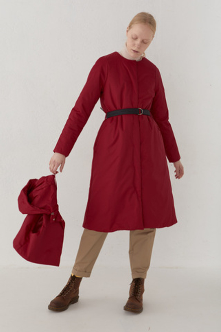 Утепленное пальто из мембраны красного цвета с жилетом