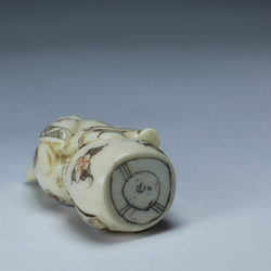 Нэцкэ Ребенок Карако на тыкве горлянке