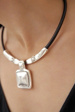 Колье Ciclon, Kubik, кожаное, со вставкой, CN-243802-00 (серебристый)