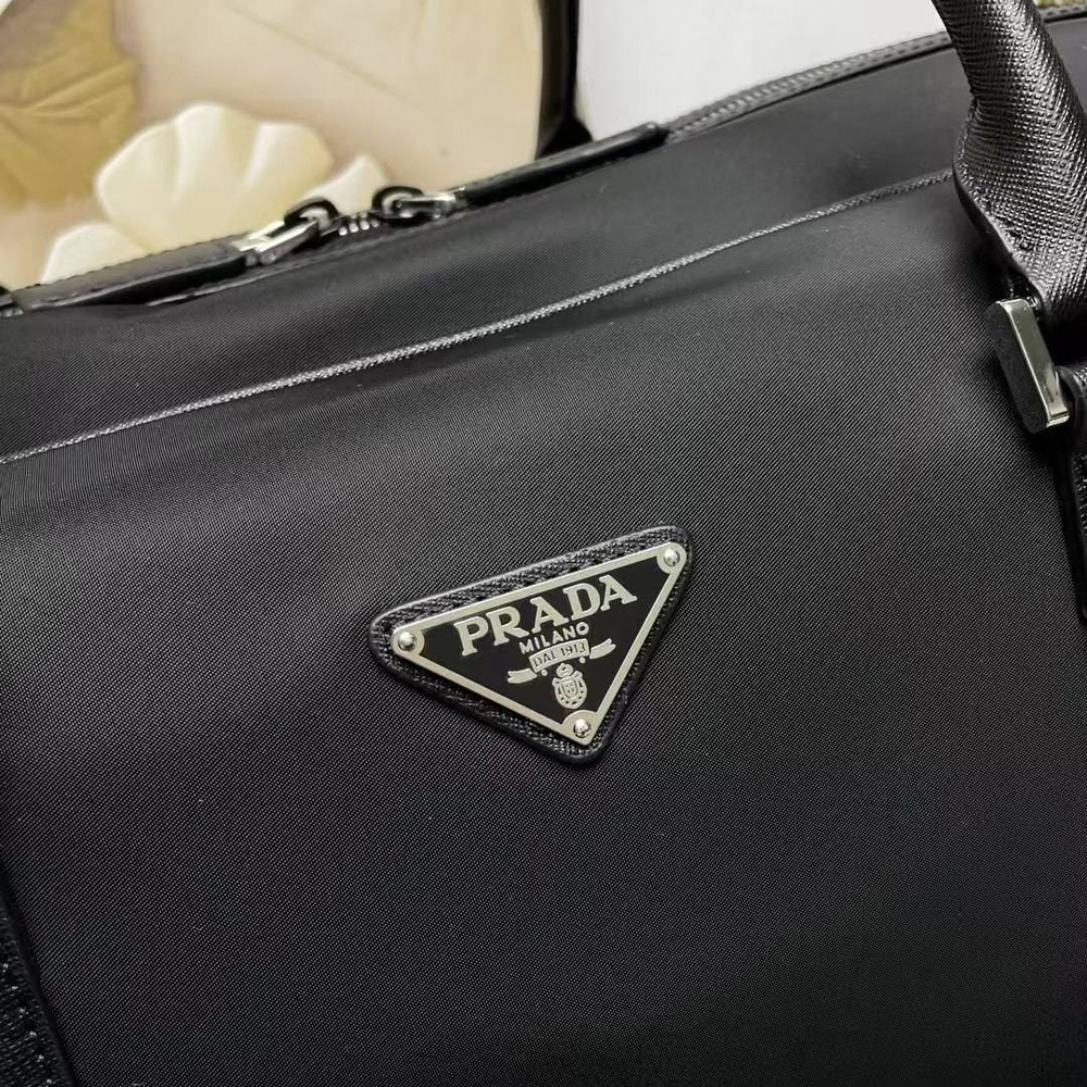 Дорожная сумка Prada