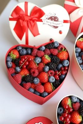 Сердце с ягодами "Вкусный микс"
