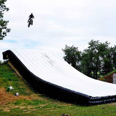 Надувная подушка-склон «AirSlope» для байк-трюков и прыжков, 7×4×2,5 м