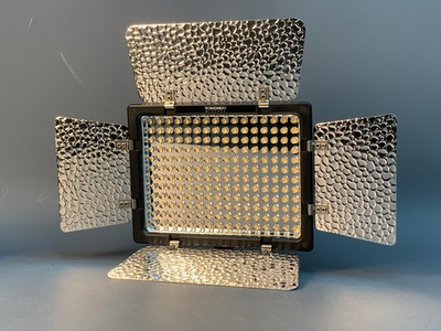 YongNuo YN-160 III 3200K-5600K