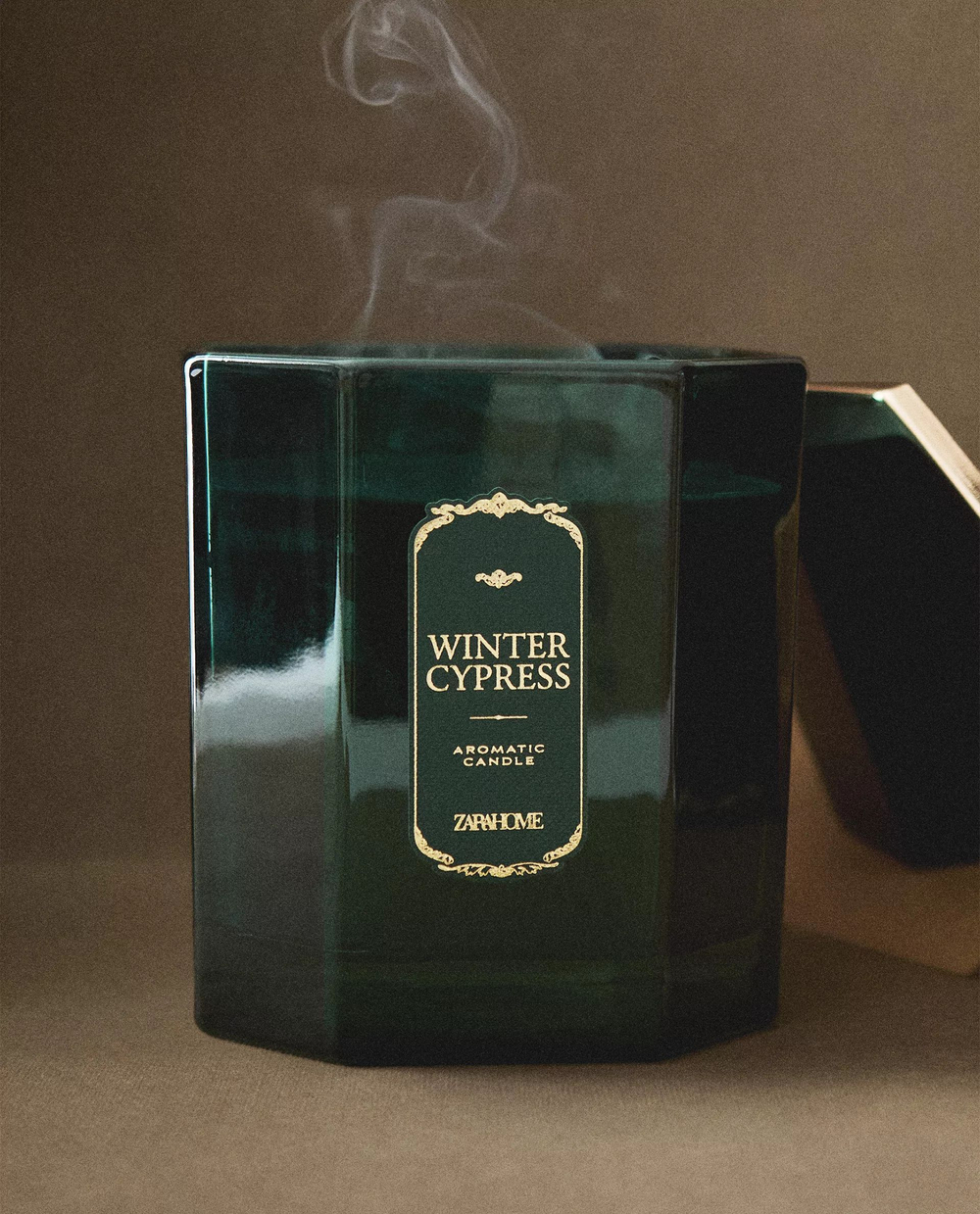 Zara Home - Ароматическая свеча winter cypress, 550 г