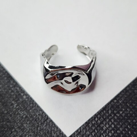 Кольцо готовое, сталь, безразмерное мятая текстура, стильное дополнение к образу