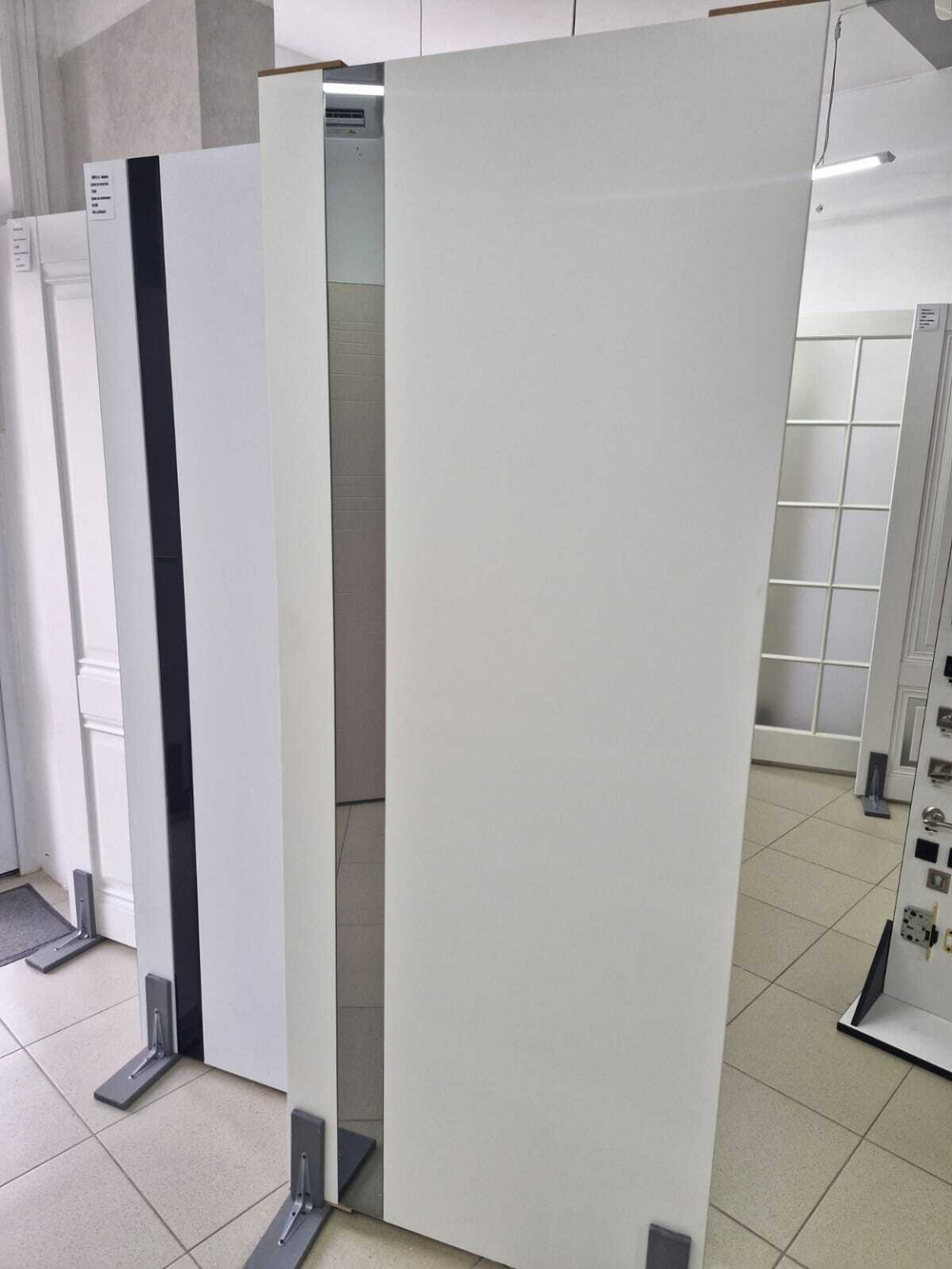 Дверь межкомнатная Мона -51 снежно-белый зеркало серебро