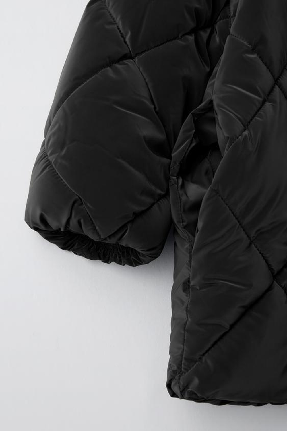 ZARA ДЛИННАЯ СТЕГАНАЯ КУРТКА, ЧЕРНЫЙ