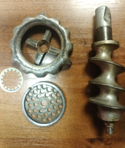 Мясорубка винтажная СССР