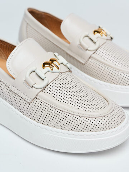 Слипоны из перфорированной кожи