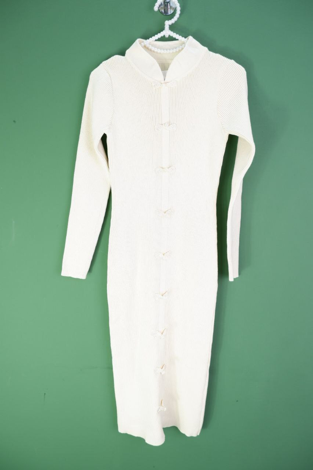 Платье кремовое по фигуре с отделкой в восточном стиле 42- 44 размер