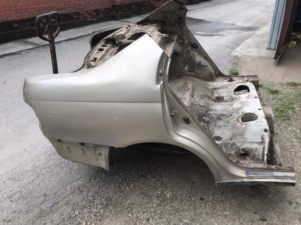 Панель задняя между задними крыльями TOYOTA CORONA 1993