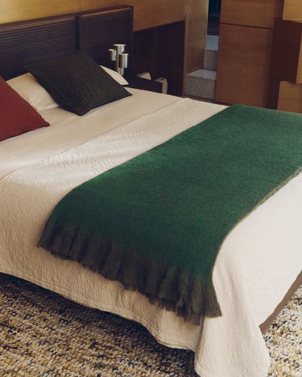 Кровать Norlen с 2 прикроватными тумбочками из орехового шпона с темной отделкой LED 160 x 200 см