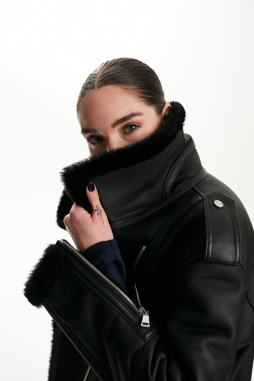 Дубленка черная