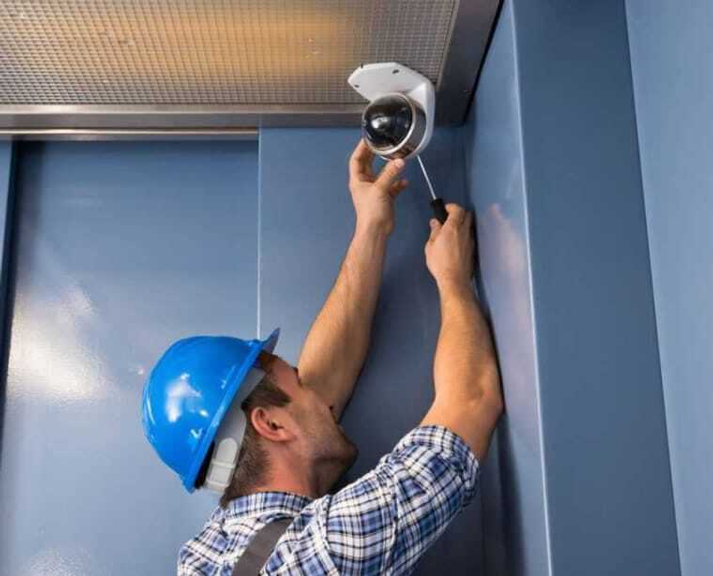 Комплект IP-видеонаблюдения в лифте LiftVision-FRLS до 17 этажей с видеокамерой