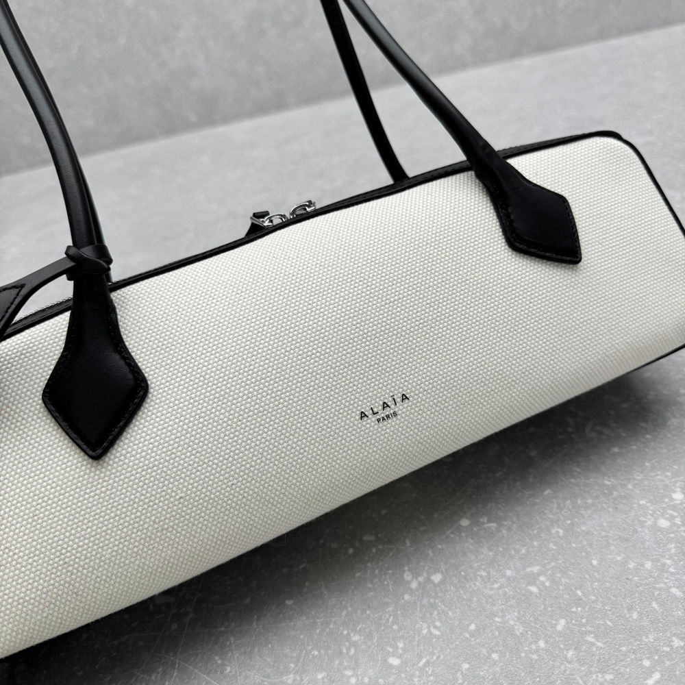 Alaia Le Teckel Medium Bag 33 cm