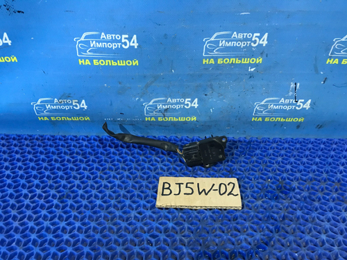 Расходомер MAZDA FAMILIA 2001