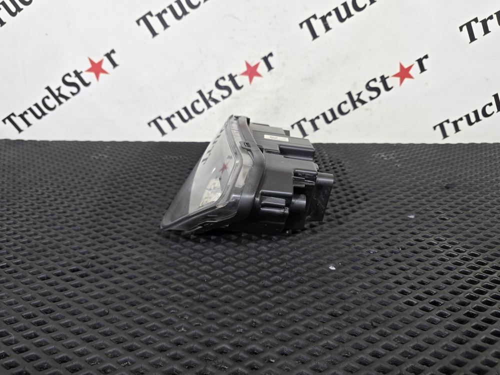 Фара противотуманная верхняя левая 2023г