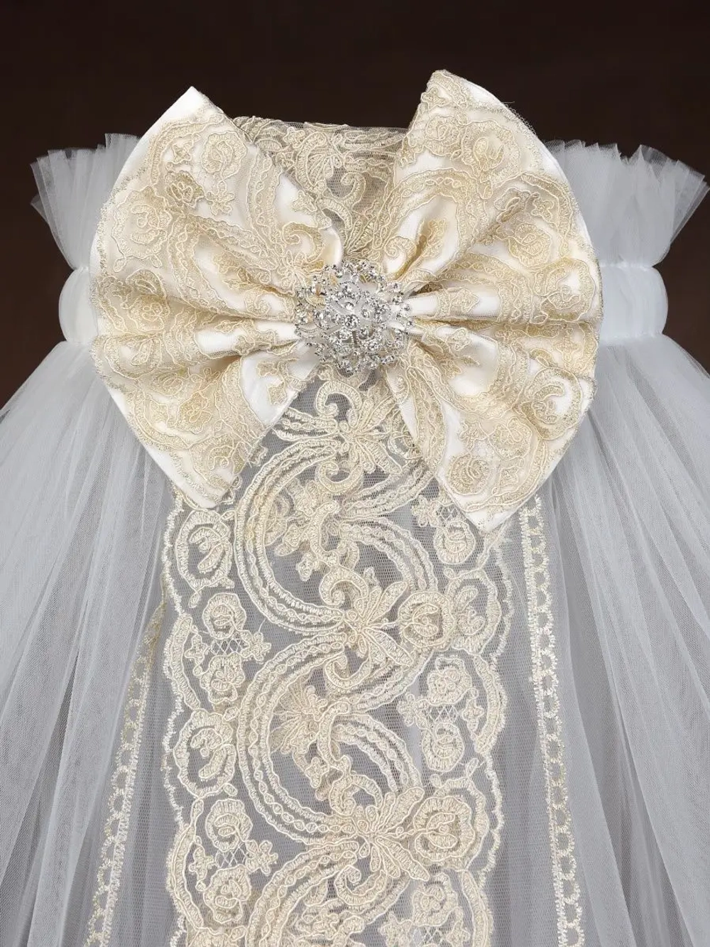 Балдахин с кружевом и брошью "Версаль"