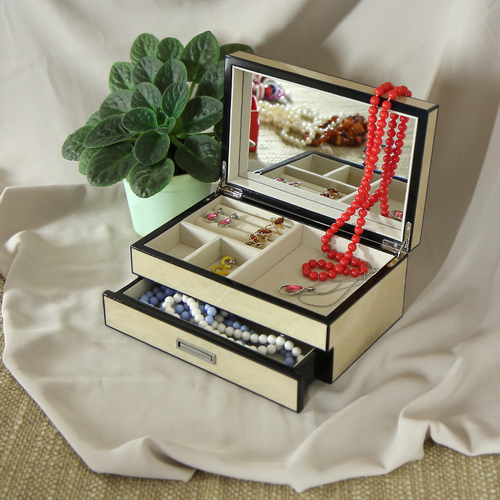 Шкатулка ювелирная