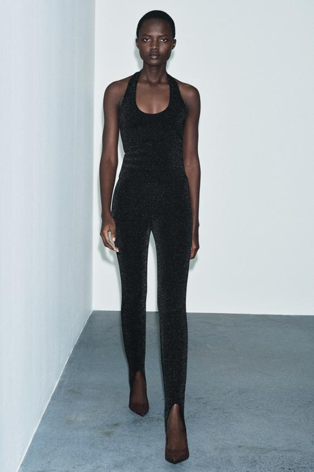 ZARA ЛЕГИНСЫ-ФУЗО ИЗ ЭЛАСТИЧНОЙ ТКАНИ С БЛЕСКОМ, ЧЕРНЫЙ