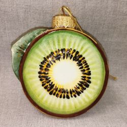 Фарфоровая ёлочная игрушка Киви