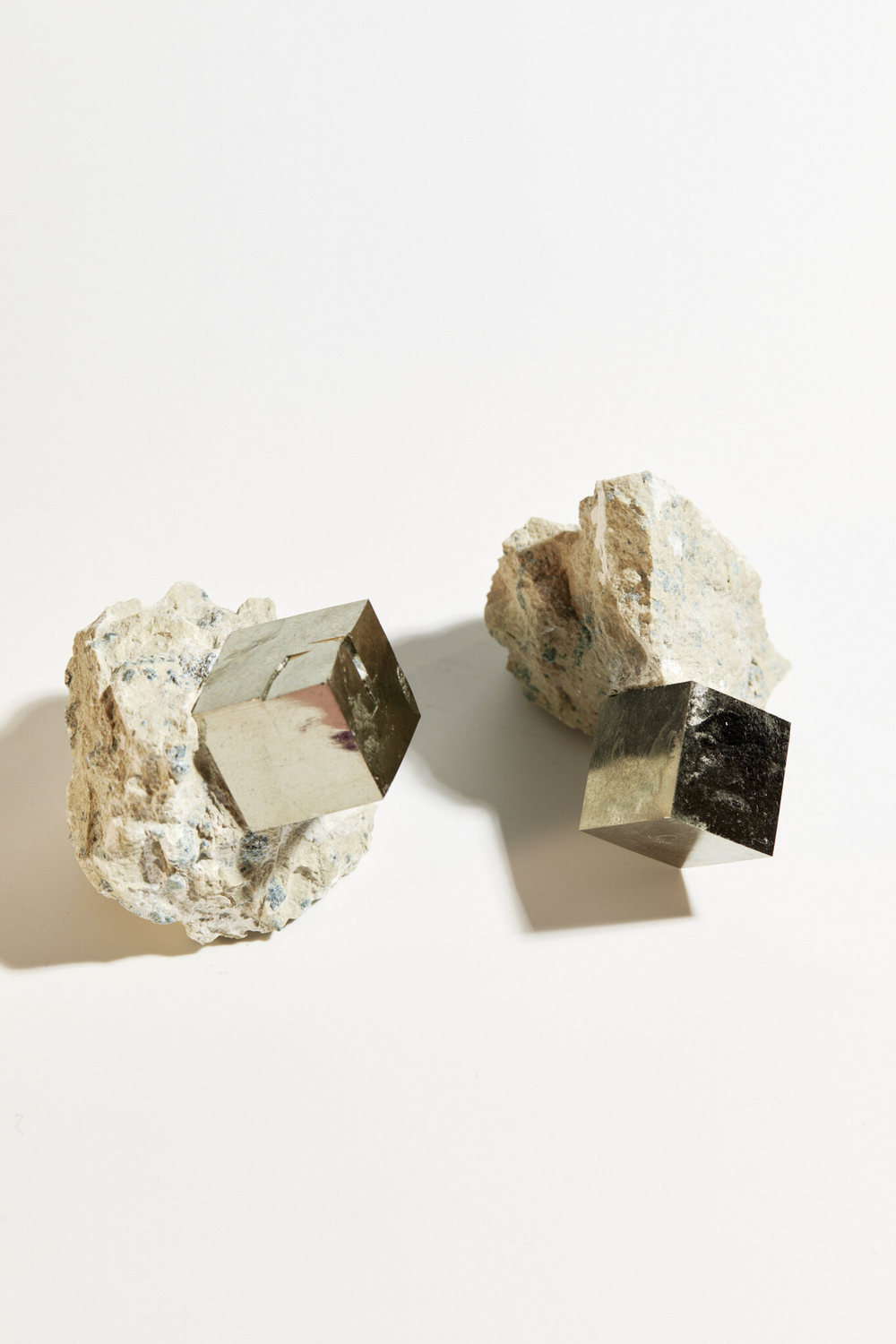 Пирит на породе M