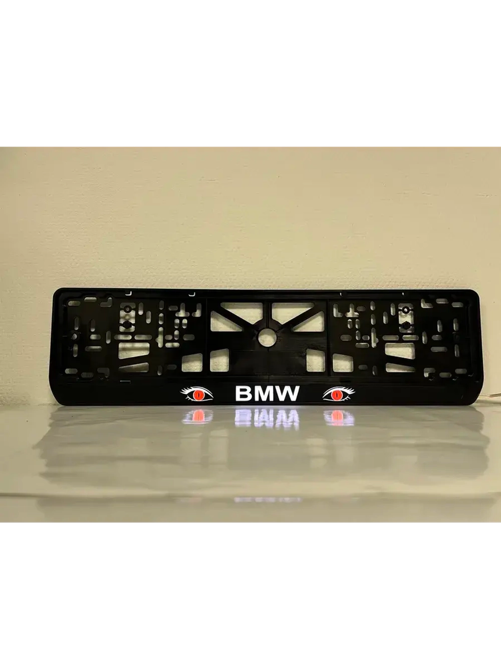 Рамка для номера с подсветкой. BMW RED Глаза