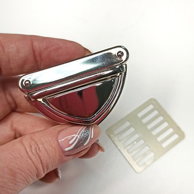 Замок-защелка на зажимах 52*35 Серебро