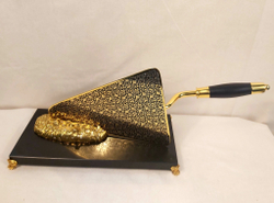 Подарок строителю "Мастерок"  большой (с чернением) на долерите с фианитами