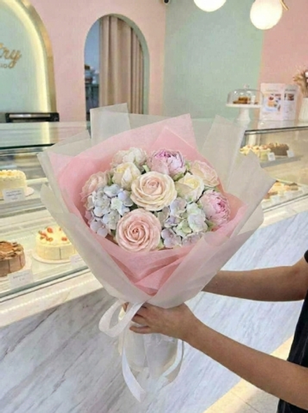 ФУД БУКЕТ Цвет: прозрачная матовая пленка с розовой тишью.