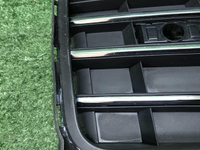 Решетка переднего бампера левая VW Touareg 3 18-23