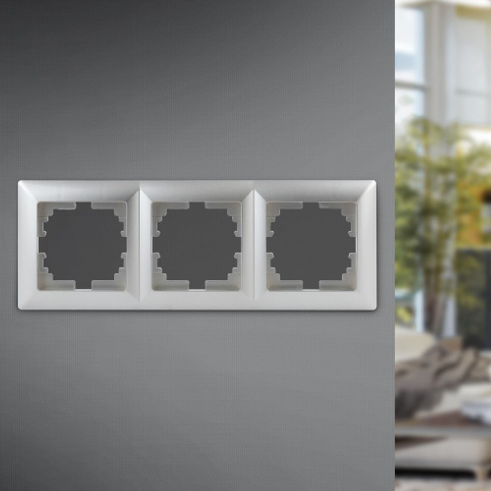 Рамка для розеток и выключателей Intro Solo 4-503-03 на 3 поста, СУ, алюминий