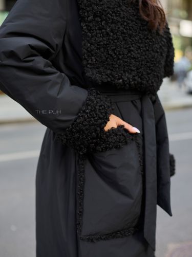 Утепленное черное пальто с эко-мехом