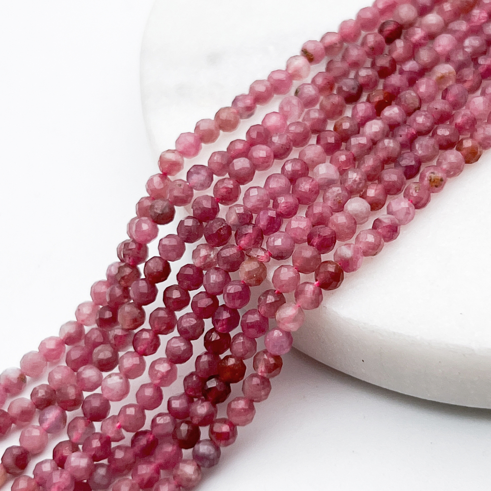 Турмалин граненый бусины, диаметр около 3-3,2 мм, цена за отрезок 19 см (1/2 нити)