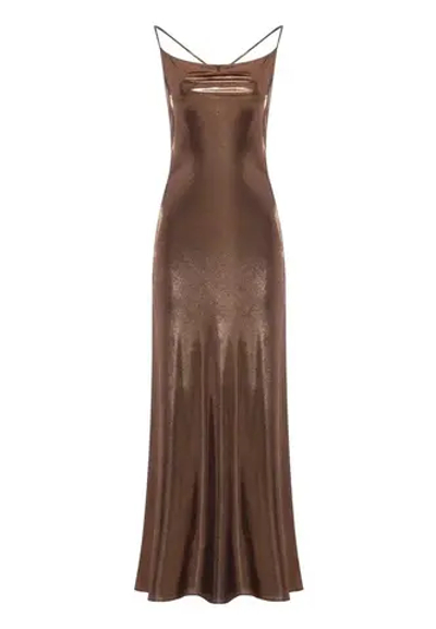 Длинное платье с открытой спиной