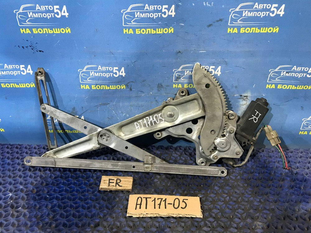 Стеклоподъемник передний правый TOYOTA CARINA 1990