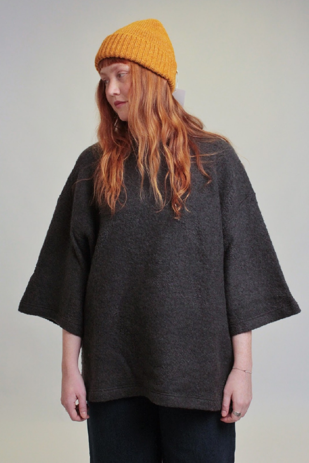 Шапка из шерсти оранжевая