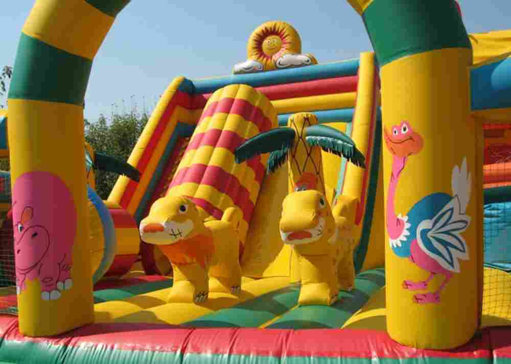 Надувной батут "Мульти-сафари-утка" 10*7*5 м