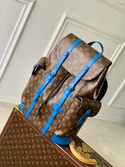 Louis Vuitton Christopher MM