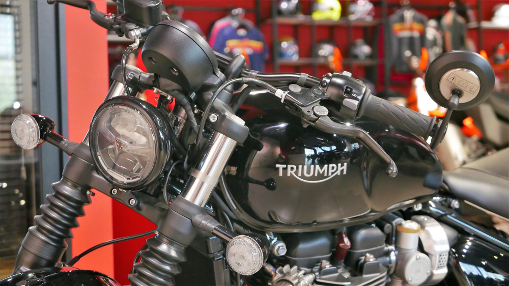 TRIUMPH BONNEVILLE BOBBER 2023