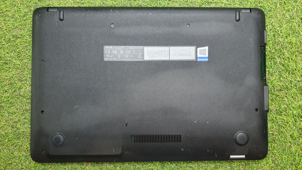 Ноутбук ASUS  AMD E1/2Gb