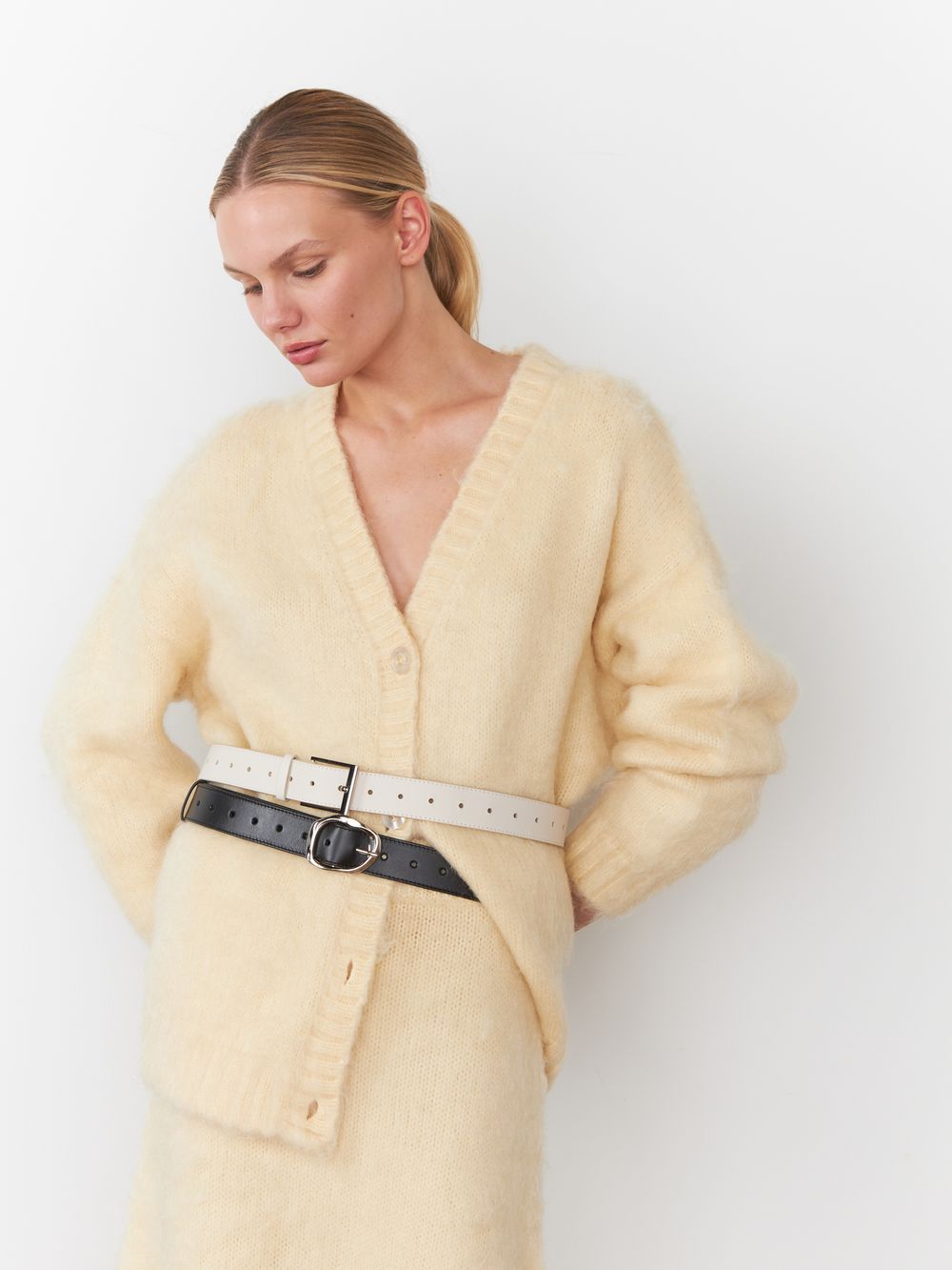 БАЗОВЫЙ РЕМЕНЬ С МЯТОЙ ПРЯЖКОЙ BLACK