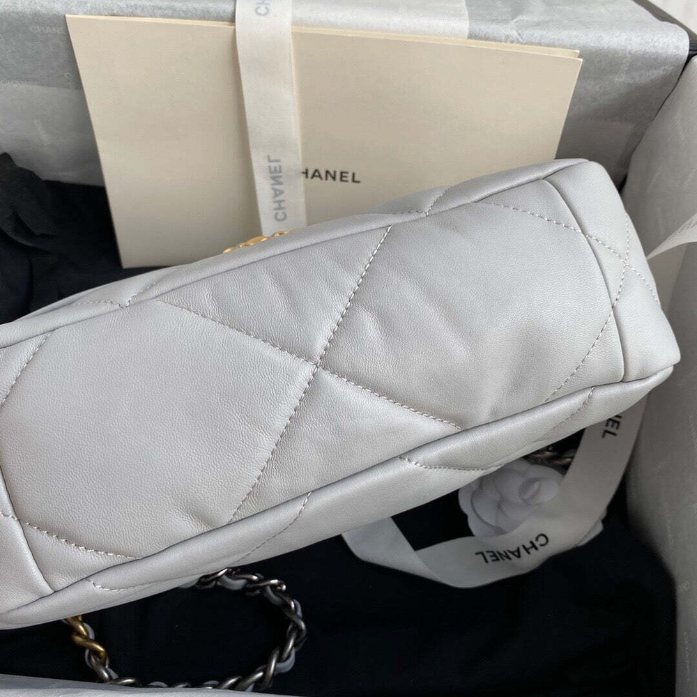 Chanel 19 26 cm